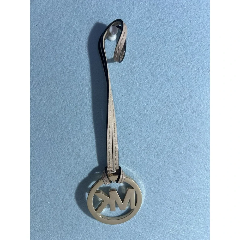 MICHAEL KORS Medallion Hang Charm Key Chain Gold‎ Logo Purse Coat FOB Clip